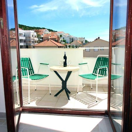 Charming Apartment In Tisno With 2 Bedrooms And Air Conditioning Exterior photo