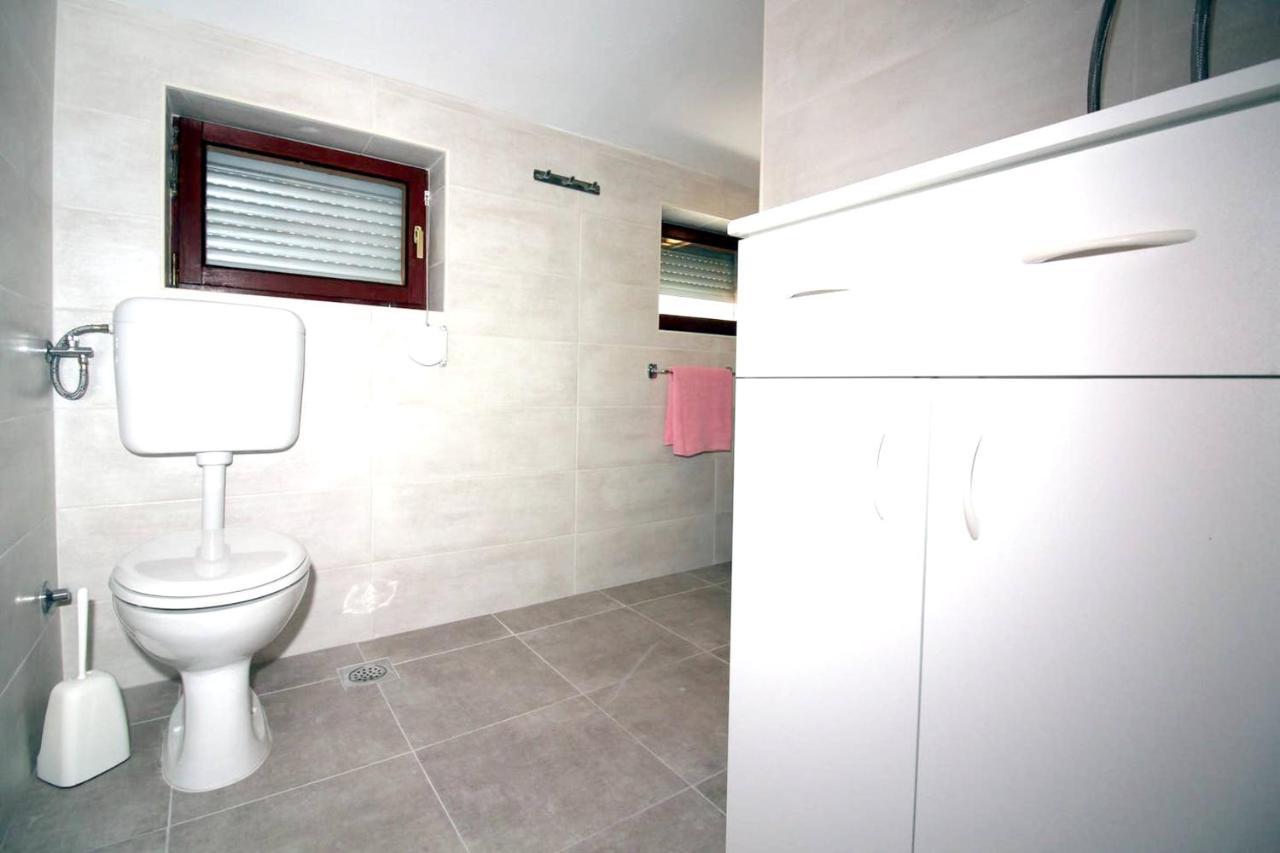 Charming Apartment In Tisno With 2 Bedrooms And Air Conditioning Exterior photo